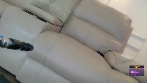 Lyz  online show from 12, 2, 2026