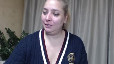 Snapshot of ohsweetiren chatting on 15, 12, 2025 Iren online show from 15, 12, 2025