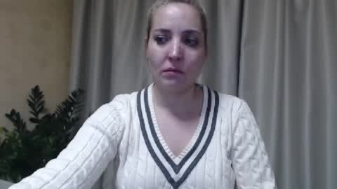Snapshot of ohsweetmari chatting on 1, 2, 2025 Mari online show from 1, 2, 2025