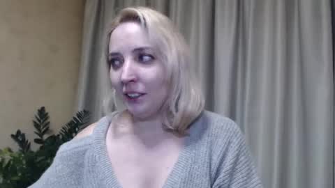 Snapshot of ohsweetmari chatting on 2, 2, 2025 Mari online show from 2, 2, 2025