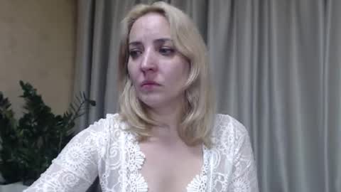 Snapshot of ohsweetmari chatting on 8, 10, 2025 Mari online show from 8, 10, 2025
