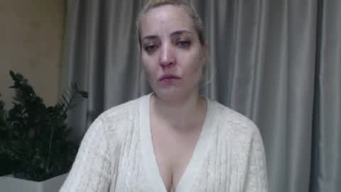Snapshot of ohsweetmari chatting on 11, 10, 2025 Mari online show from 11, 10, 2025