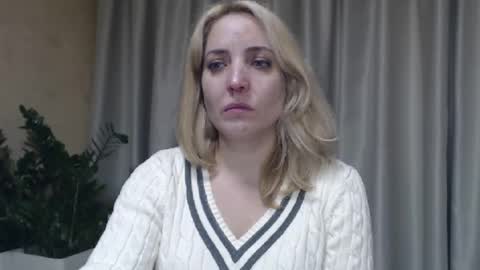 Snapshot of ohsweetmari chatting on 12, 10, 2025 Mari online show from 12, 10, 2025