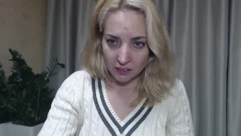 Snapshot of ohsweetmari chatting on 12, 10, 2025 Mari online show from 12, 10, 2025