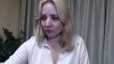 Snapshot of ohsweetmari chatting on 7, 11, 2025 Mari online show from 7, 11, 2025