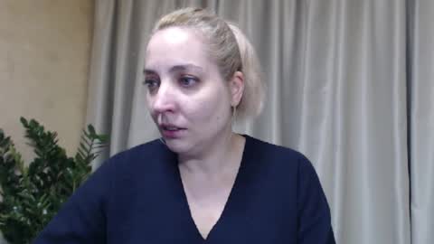 Snapshot of ohsweetmari chatting on 9, 11, 2025 Mari online show from 9, 11, 2025