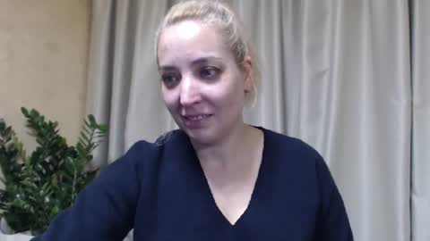 Snapshot of ohsweetmari chatting on 9, 11, 2025 Mari online show from 9, 11, 2025