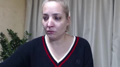 Snapshot of ohsweetmari chatting on 12, 11, 2025 Mari online show from 12, 11, 2025