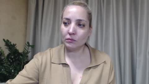 Snapshot of ohsweetmari chatting on 13, 11, 2025 Mari online show from 13, 11, 2025