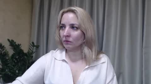 Snapshot of ohsweetmari chatting on 15, 11, 2025 Mari online show from 15, 11, 2025