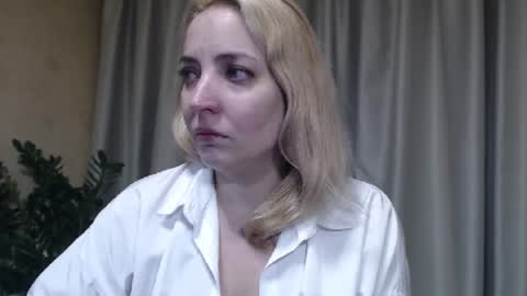 Snapshot of ohsweetmari chatting on 23, 11, 2025 Mari online show from 23, 11, 2025