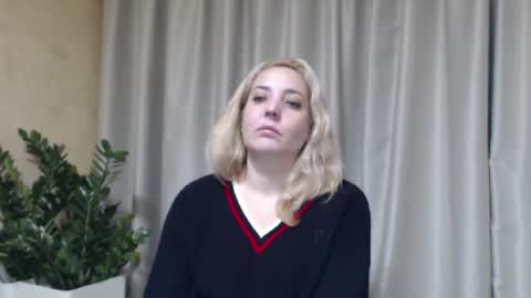 Snapshot of ohsweetmari chatting on 14, 12, 2025 Mari online show from 14, 12, 2025
