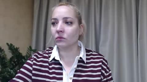 Snapshot of ohsweetmari chatting on 15, 12, 2025 Mari online show from 15, 12, 2025