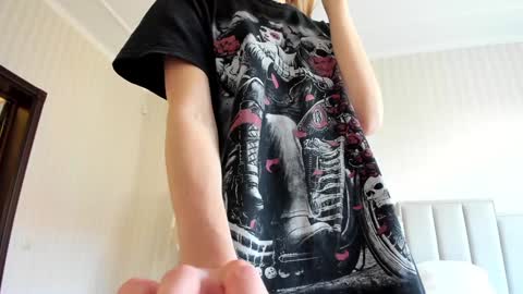            Welcome to my fans page  online show from 17, 9, 2025