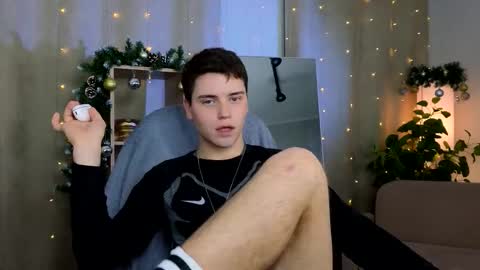 Snapshot of olie_sparkle chatting on 13, 12, 2025 Olie online show from 13, 12, 2025