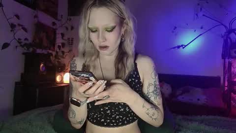 Snapshot of olivecum chatting on 12, 11, 2025 Olive online show from 12, 11, 2025