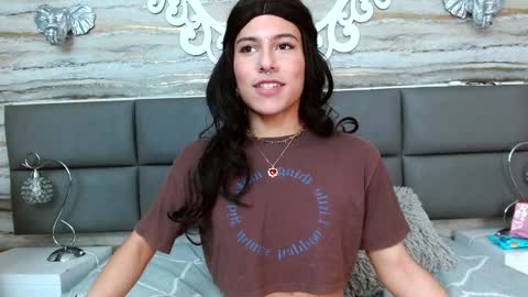 Snapshot of oliver__brown chatting on 5, 1, 2025 Oliver online show from 5, 1, 2025