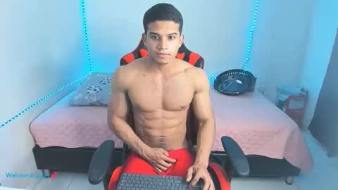 Snapshot of oliver_thompsson chatting on 25, 5, 2026 oliver thompsson online show from 25, 5, 2026