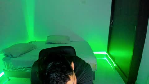 Oliver bennet online show from 18, 1, 2025