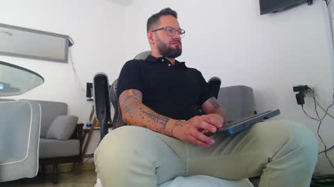 Snapshot of oliverdrew1 chatting on 8, 7, 2026 oliver online show from 8, 7, 2026