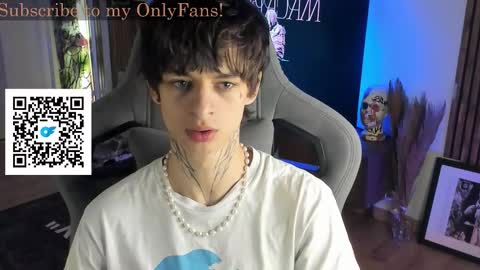 Snapshot of oliverrgroove chatting on 26, 10, 2025 oliverrgroove online show from 26, 10, 2025