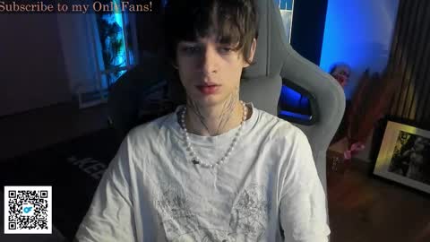 Snapshot of oliverrgroove chatting on 28, 11, 2025 oliverrgroove online show from 28, 11, 2025