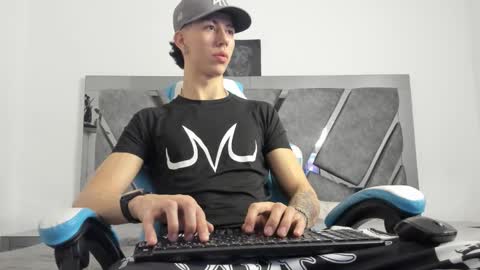 Snapshot of oliverthompson_01 chatting on 17, 12, 2024 oliverthompson_01 online show from 17, 12, 2024