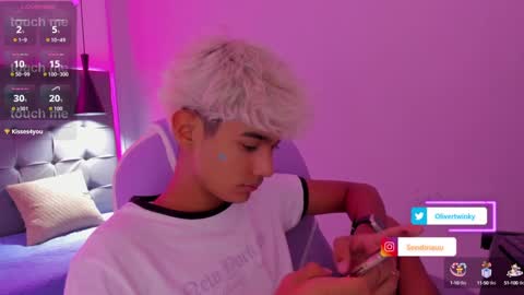 Snapshot of olivertwinky_ chatting on 16, 9, 2025 Oliver online show from 16, 9, 2025