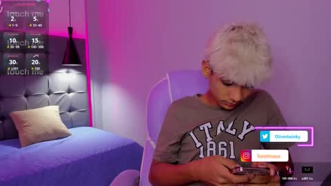 Snapshot of olivertwinky_ chatting on 18, 9, 2025 Oliver online show from 18, 9, 2025