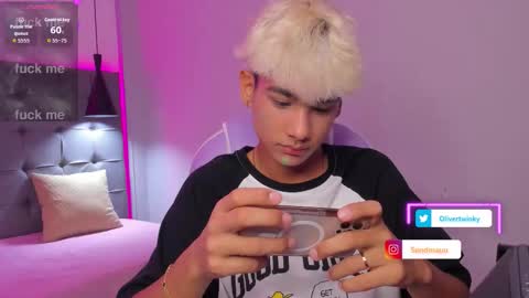 Snapshot of olivertwinky_ chatting on 2, 10, 2025 Oliver online show from 2, 10, 2025