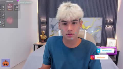 Snapshot of olivertwinky_ chatting on 4, 10, 2025 Oliver online show from 4, 10, 2025
