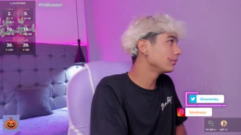 Snapshot of olivertwinky_ chatting on 13, 10, 2025 Oliver online show from 13, 10, 2025