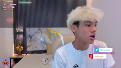 Snapshot of olivertwinky_ chatting on 15, 10, 2025 Oliver online show from 15, 10, 2025