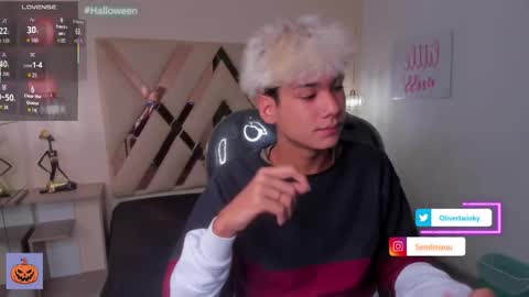 Snapshot of olivertwinky_ chatting on 16, 10, 2025 Oliver online show from 16, 10, 2025