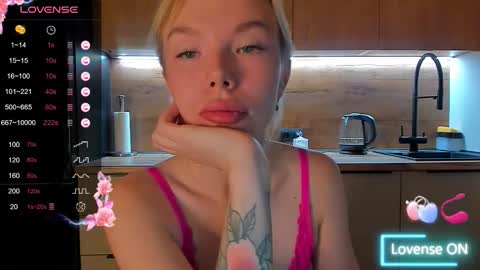 Snapshot of olivia_bells chatting on 23, 10, 2025 Olivia 3 online show from 23, 10, 2025