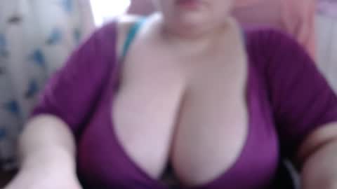 Snapshot of olivia_bud_gold chatting on 19, 12, 2024 Olivia Gold online show from 19, 12, 2024