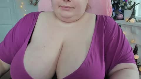 Snapshot of olivia_bud_gold chatting on 2, 3, 2025 Olivia Gold online show from 2, 3, 2025