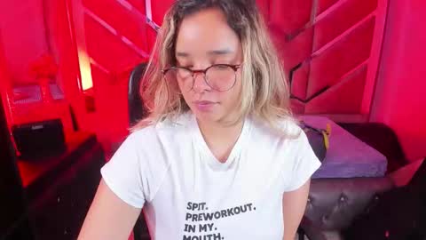 Snapshot of olivia_fox69 chatting on 23, 10, 2025 OLIVIA online show from 23, 10, 2025