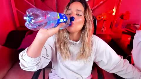 Snapshot of olivia_fox69 chatting on 5, 11, 2025 OLIVIA online show from 5, 11, 2025