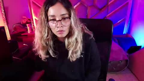 Snapshot of olivia_fox69 chatting on 21, 11, 2025 OLIVIA online show from 21, 11, 2025