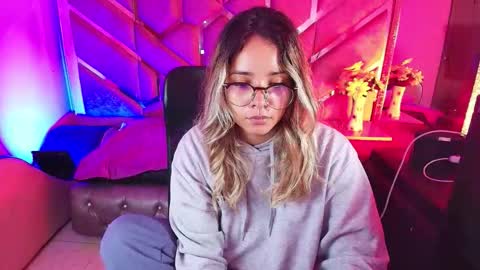 Snapshot of olivia_fox69 chatting on 24, 11, 2025 OLIVIA online show from 24, 11, 2025