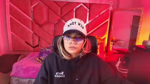 Snapshot of olivia_fox69 chatting on 14, 12, 2025 OLIVIA online show from 14, 12, 2025