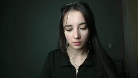 Snapshot of olivia_oliv chatting on 6, 3, 2025 Olivia online show from 6, 3, 2025