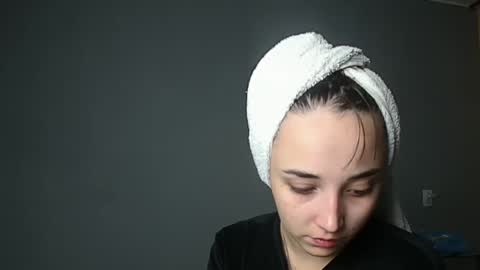 Snapshot of olivia_oliv chatting on 4, 10, 2025 Olivia online show from 4, 10, 2025