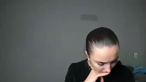 Snapshot of olivia_oliv chatting on 13, 10, 2025 Olivia online show from 13, 10, 2025