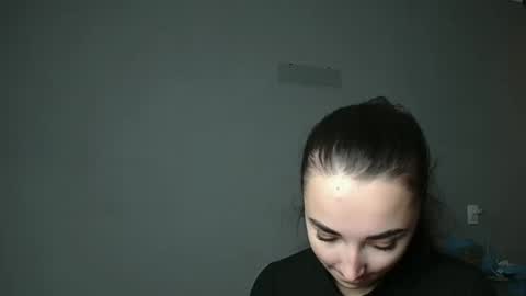 Snapshot of olivia_oliv chatting on 13, 12, 2025 Olivia online show from 13, 12, 2025