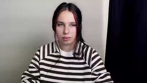 Snapshot of olivia_red_ chatting on 28, 10, 2025 Olivia online show from 28, 10, 2025