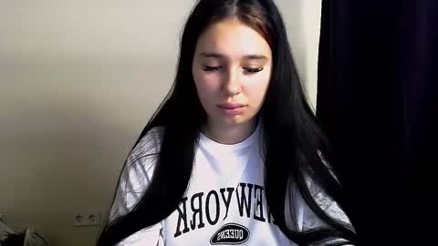 Snapshot of olivia_red_ chatting on 4, 11, 2025 Olivia online show from 4, 11, 2025