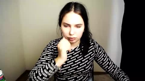 Snapshot of olivia_red_ chatting on 17, 11, 2025 Olivia online show from 17, 11, 2025