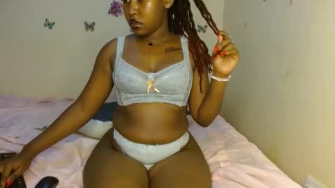 Snapshot of olivia_roxxyy chatting on 15, 4, 2026 olivia online show from 15, 4, 2026
